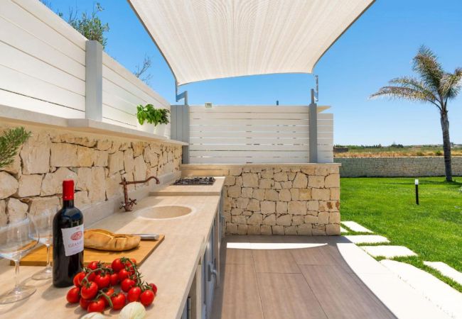 Villa in Noto - Pool villa, 300 metres from beach, San Lorenzo, Sicily Villa in Noto - Pool villa, 300 metres from beach, San Lorenzo, Sicily