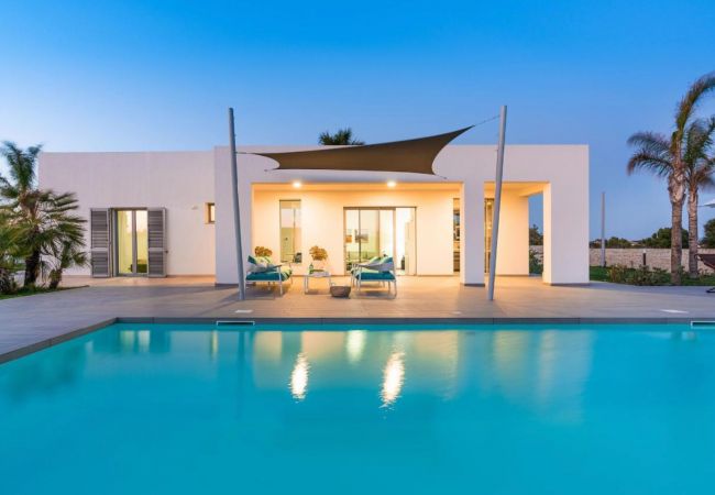 Villa in Noto - Pool villa, 300 metres from beach, San Lorenzo, Sicily Villa in Noto - Pool villa, 300 metres from beach, San Lorenzo, Sicily