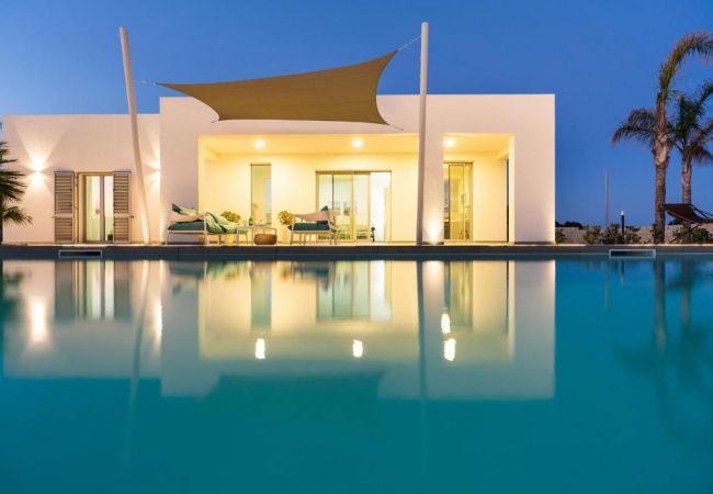 Villa in Noto - Pool villa, 300 metres from beach, San Lorenzo, Sicily Villa in Noto - Pool villa, 300 metres from beach, San Lorenzo, Sicily