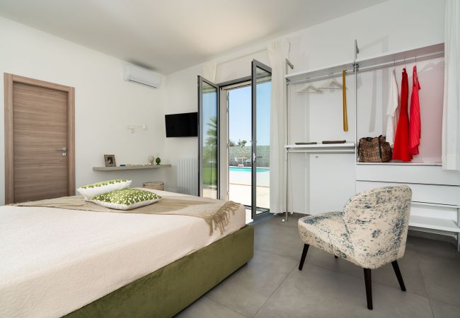 Villa in Noto - Pool villa, 300 metres from beach, San Lorenzo, Sicily Villa in Noto - Pool villa, 300 metres from beach, San Lorenzo, Sicily