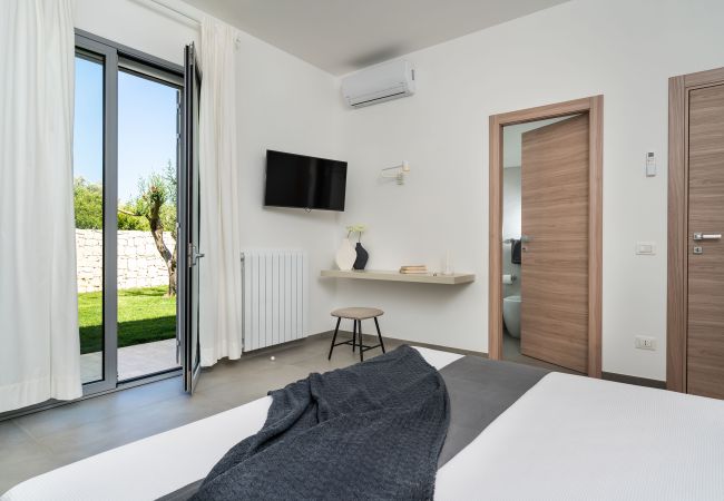 Villa in Noto - Pool villa, 300 metres from beach, San Lorenzo, Sicily Villa in Noto - Pool villa, 300 metres from beach, San Lorenzo, Sicily