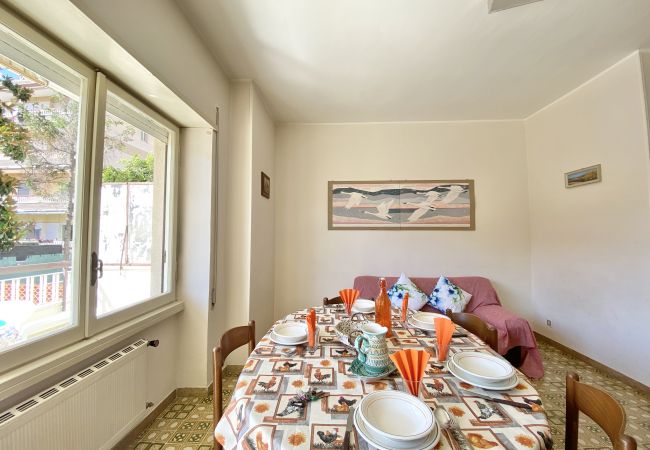 Apartment in Sperlonga - Comfortable four-room apartment with garden and garage