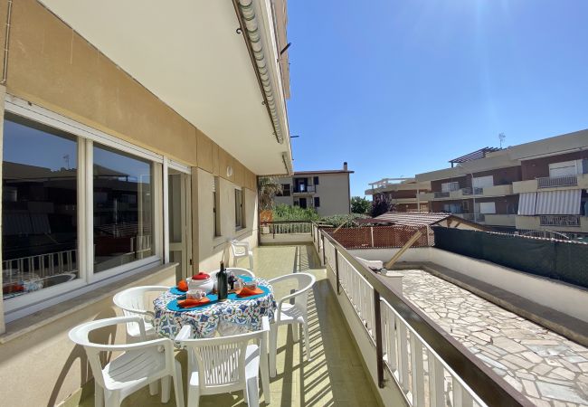Apartment in Sperlonga - Comfortable four-room apartment with garden and garage Apartment in Sperlonga - Comfortable four-room apartment with garden and garage