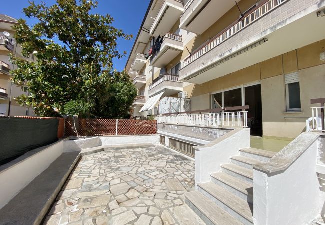 Apartment in Sperlonga - Comfortable four-room apartment with garden and garage Apartment in Sperlonga - Comfortable four-room apartment with garden and garage