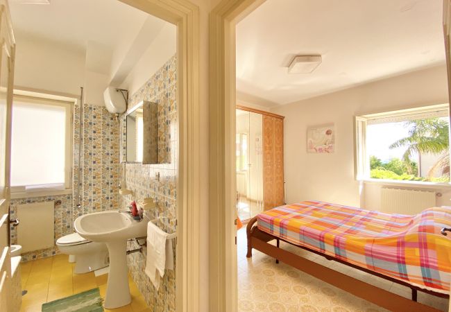 Apartment in Sperlonga - Comfortable four-room apartment with garden and garage Apartment in Sperlonga - Comfortable four-room apartment with garden and garage