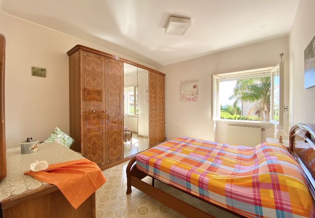 Apartment in Sperlonga - Comfortable four-room apartment with garden and garage Apartment in Sperlonga - Comfortable four-room apartment with garden and garage