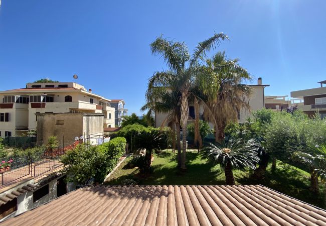 Apartment in Sperlonga - Comfortable four-room apartment with garden and garage Apartment in Sperlonga - Comfortable four-room apartment with garden and garage