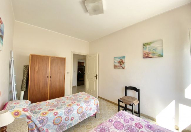 Apartment in Sperlonga - Comfortable four-room apartment with garden and garage Apartment in Sperlonga - Comfortable four-room apartment with garden and garage