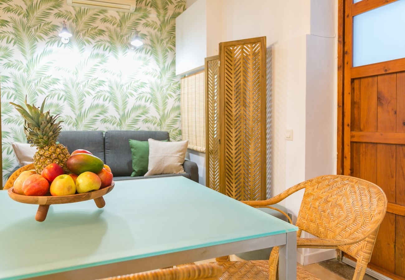 dining table in 1-bedroom apartment 2 minutes from Barceloneta beach