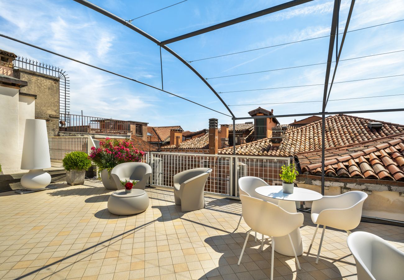Apartment in Venice - Venetian Palace Blue Apartment R&R
