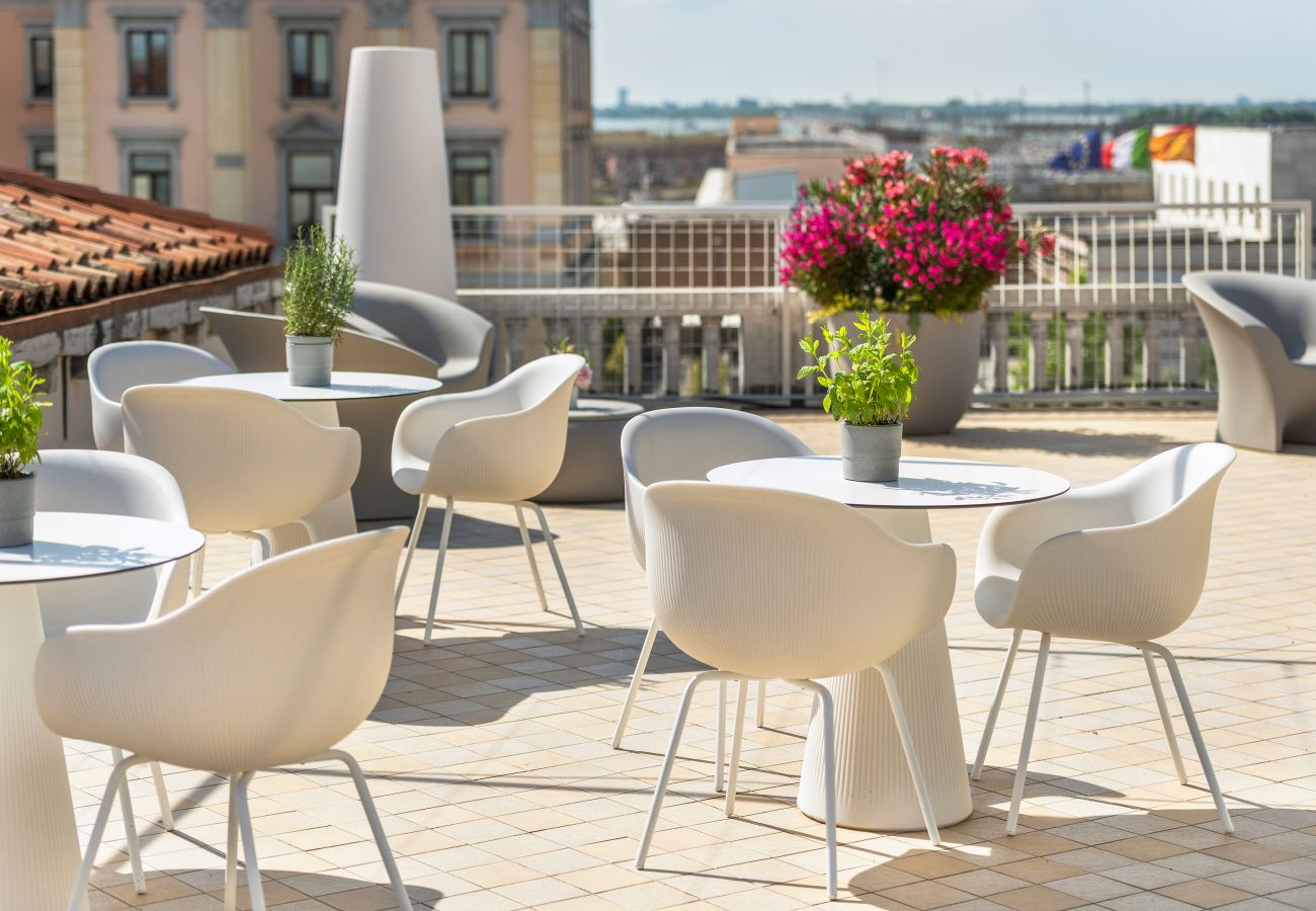 Apartment in Venice - Venetian Palace Blue Apartment R&R