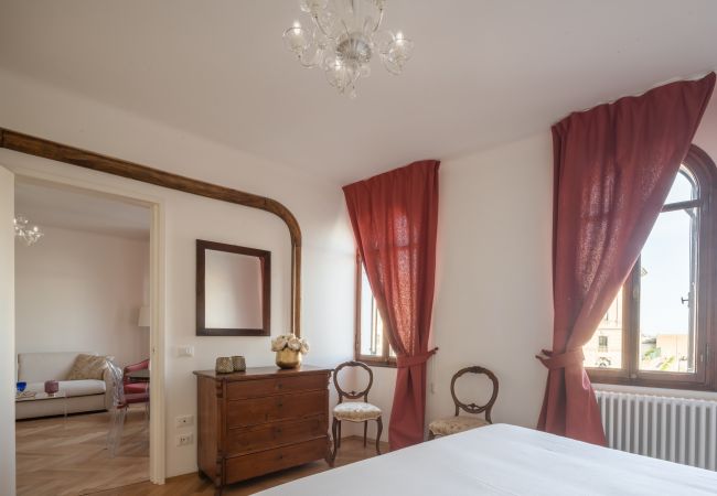 Apartment in Venezia - Venetian Palace Red Apartment R&R Apartment in Venezia - Venetian Palace Red Apartment R&R