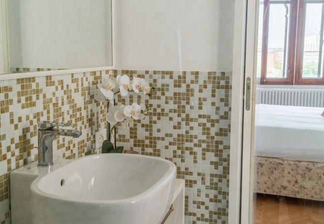 Apartment in Venezia - Venetian Palace Red Apartment R&R Apartment in Venezia - Venetian Palace Red Apartment R&R