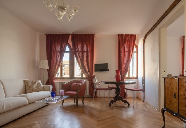 Apartment in Venezia - Venetian Palace Red Apartment R&R Apartment in Venezia - Venetian Palace Red Apartment R&R