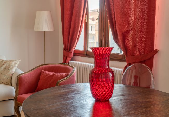 Apartment in Venezia - Venetian Palace Red Apartment R&R Apartment in Venezia - Venetian Palace Red Apartment R&R