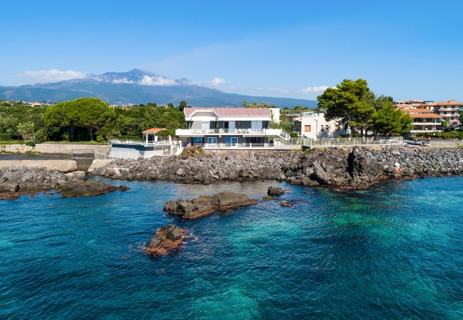 Villa in Stazzo - Lxury seafront villa with pool set in Stazzo, Sicily