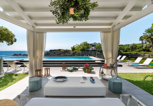 Villa in Stazzo - Lxury seafront villa with pool set in Stazzo, Sicily Villa in Stazzo - Lxury seafront villa with pool set in Stazzo, Sicily
