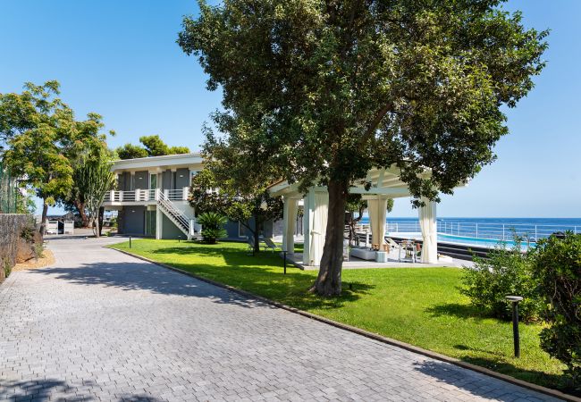 Villa in Stazzo - Lxury seafront villa with pool set in Stazzo, Sicily