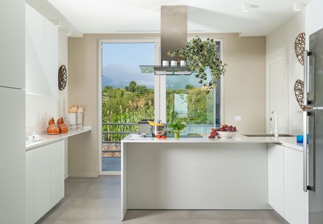 Villa in Stazzo - Lxury seafront villa with pool set in Stazzo, Sicily Villa in Stazzo - Lxury seafront villa with pool set in Stazzo, Sicily