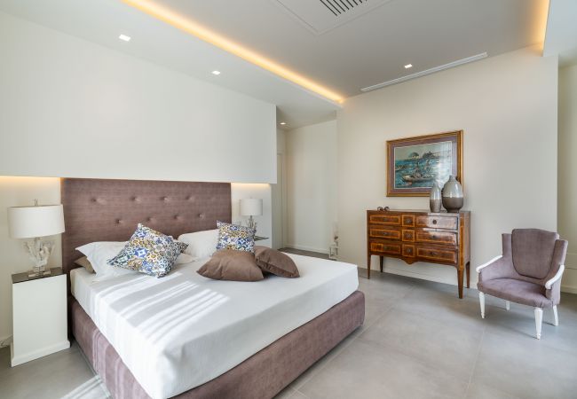 Villa in Stazzo - Lxury seafront villa with pool set in Stazzo, Sicily Villa in Stazzo - Lxury seafront villa with pool set in Stazzo, Sicily