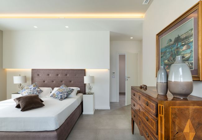 Villa in Stazzo - Lxury seafront villa with pool set in Stazzo, Sicily Villa in Stazzo - Lxury seafront villa with pool set in Stazzo, Sicily