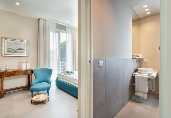 Villa in Stazzo - Lxury seafront villa with pool set in Stazzo, Sicily Villa in Stazzo - Lxury seafront villa with pool set in Stazzo, Sicily