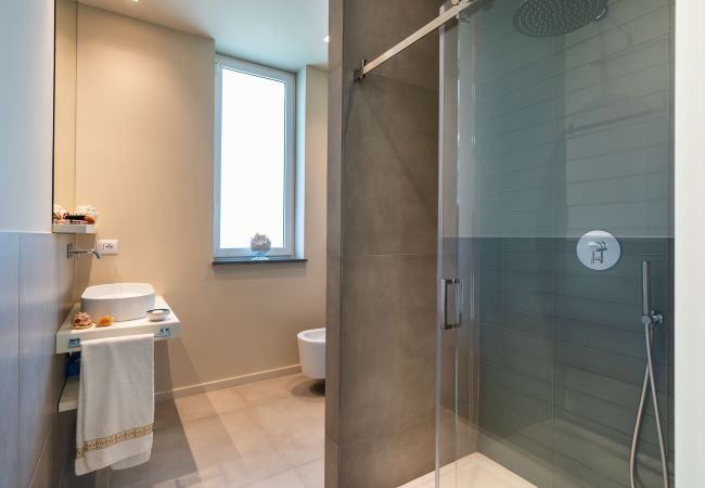 Villa in Stazzo - Lxury seafront villa with pool set in Stazzo, Sicily Villa in Stazzo - Lxury seafront villa with pool set in Stazzo, Sicily