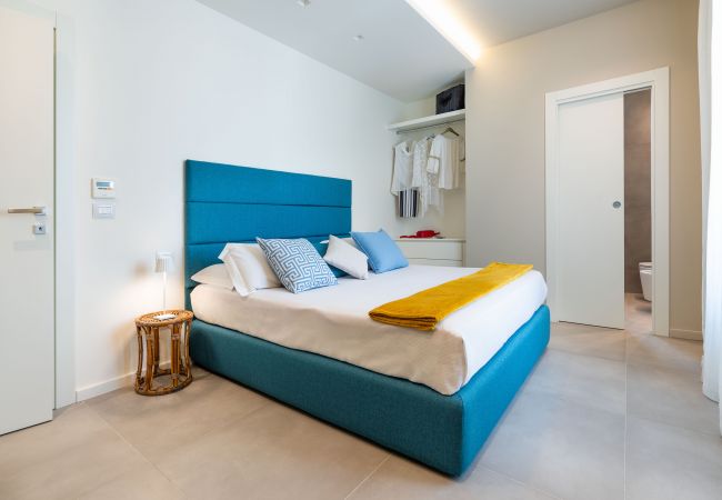 Villa in Stazzo - Lxury seafront villa with pool set in Stazzo, Sicily Villa in Stazzo - Lxury seafront villa with pool set in Stazzo, Sicily