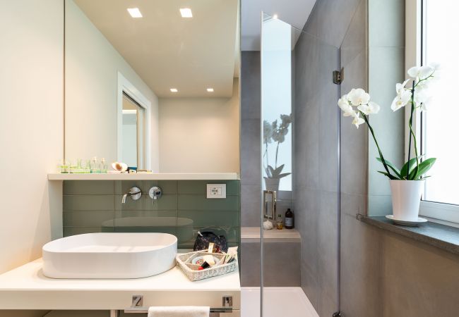 Villa in Stazzo - Lxury seafront villa with pool set in Stazzo, Sicily Villa in Stazzo - Lxury seafront villa with pool set in Stazzo, Sicily