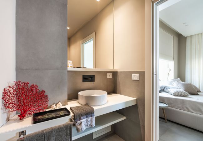 Villa in Stazzo - Lxury seafront villa with pool set in Stazzo, Sicily Villa in Stazzo - Lxury seafront villa with pool set in Stazzo, Sicily