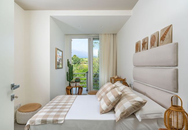 Villa in Stazzo - Lxury seafront villa with pool set in Stazzo, Sicily Villa in Stazzo - Lxury seafront villa with pool set in Stazzo, Sicily