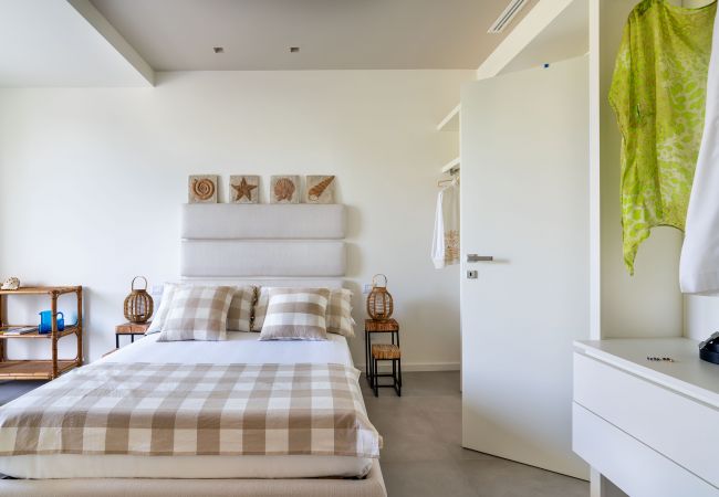 Villa in Stazzo - Lxury seafront villa with pool set in Stazzo, Sicily Villa in Stazzo - Lxury seafront villa with pool set in Stazzo, Sicily