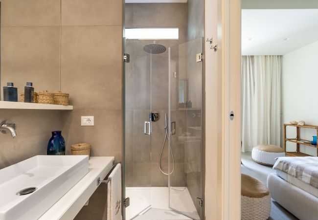 Villa in Stazzo - Lxury seafront villa with pool set in Stazzo, Sicily Villa in Stazzo - Lxury seafront villa with pool set in Stazzo, Sicily