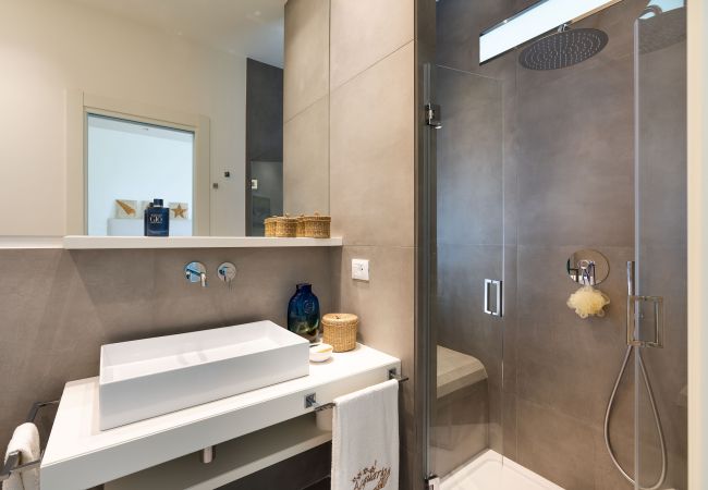 Villa in Stazzo - Lxury seafront villa with pool set in Stazzo, Sicily Villa in Stazzo - Lxury seafront villa with pool set in Stazzo, Sicily