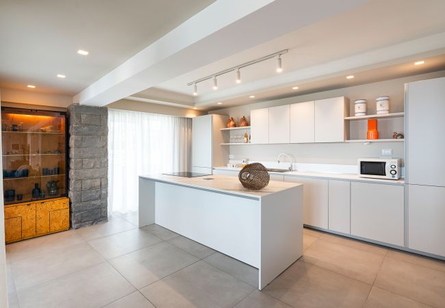 Villa in Stazzo - Lxury seafront villa with pool set in Stazzo, Sicily Villa in Stazzo - Lxury seafront villa with pool set in Stazzo, Sicily