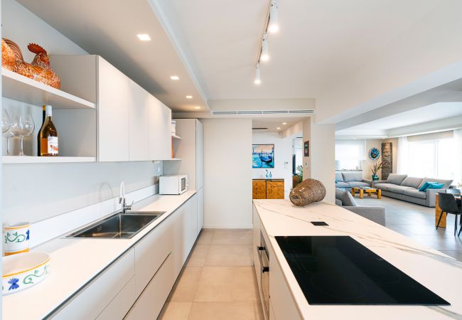 Villa in Stazzo - Lxury seafront villa with pool set in Stazzo, Sicily Villa in Stazzo - Lxury seafront villa with pool set in Stazzo, Sicily