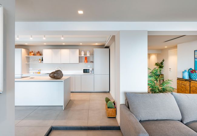 Villa in Stazzo - Lxury seafront villa with pool set in Stazzo, Sicily Villa in Stazzo - Lxury seafront villa with pool set in Stazzo, Sicily