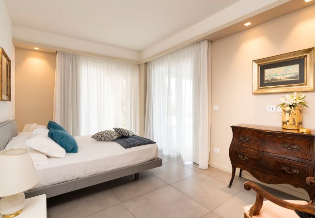 Villa in Stazzo - Lxury seafront villa with pool set in Stazzo, Sicily Villa in Stazzo - Lxury seafront villa with pool set in Stazzo, Sicily