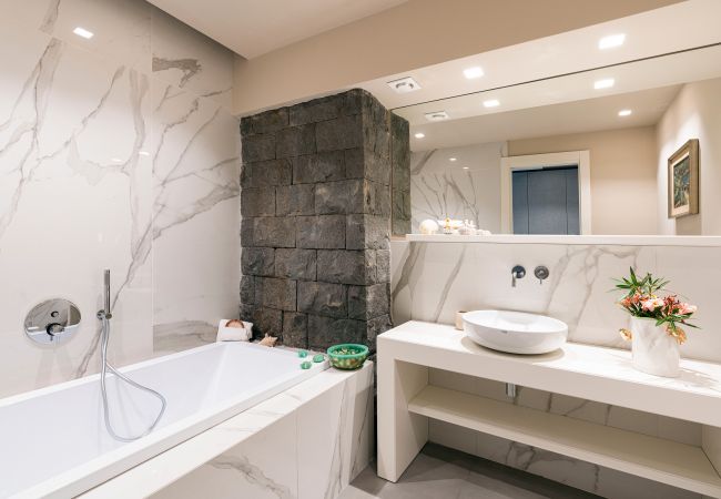 Villa in Stazzo - Lxury seafront villa with pool set in Stazzo, Sicily Villa in Stazzo - Lxury seafront villa with pool set in Stazzo, Sicily