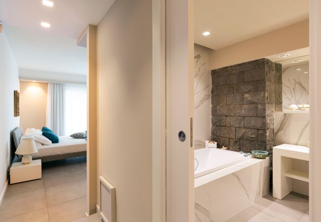 Villa in Stazzo - Lxury seafront villa with pool set in Stazzo, Sicily Villa in Stazzo - Lxury seafront villa with pool set in Stazzo, Sicily