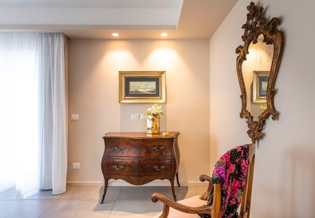 Villa in Stazzo - Lxury seafront villa with pool set in Stazzo, Sicily Villa in Stazzo - Lxury seafront villa with pool set in Stazzo, Sicily