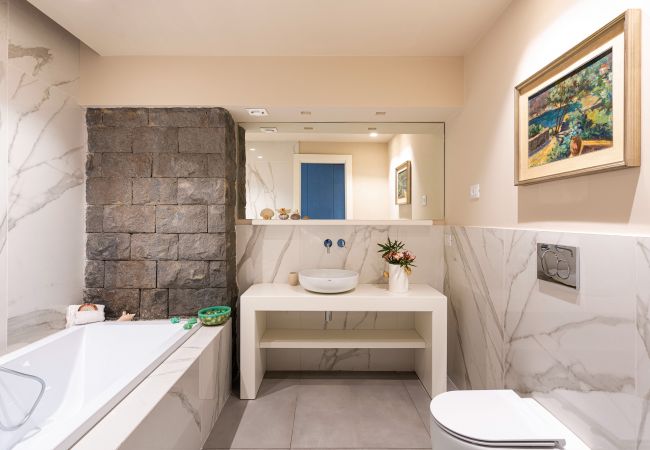 Villa in Stazzo - Lxury seafront villa with pool set in Stazzo, Sicily Villa in Stazzo - Lxury seafront villa with pool set in Stazzo, Sicily