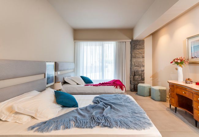 Villa in Stazzo - Lxury seafront villa with pool set in Stazzo, Sicily Villa in Stazzo - Lxury seafront villa with pool set in Stazzo, Sicily