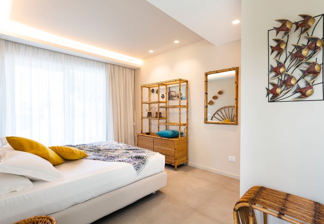 Villa in Stazzo - Lxury seafront villa with pool set in Stazzo, Sicily Villa in Stazzo - Lxury seafront villa with pool set in Stazzo, Sicily