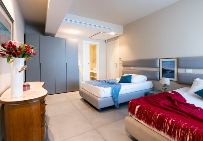 Villa in Stazzo - Lxury seafront villa with pool set in Stazzo, Sicily Villa in Stazzo - Lxury seafront villa with pool set in Stazzo, Sicily