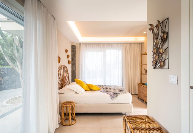 Villa in Stazzo - Lxury seafront villa with pool set in Stazzo, Sicily Villa in Stazzo - Lxury seafront villa with pool set in Stazzo, Sicily