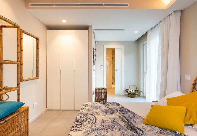 Villa in Stazzo - Lxury seafront villa with pool set in Stazzo, Sicily Villa in Stazzo - Lxury seafront villa with pool set in Stazzo, Sicily