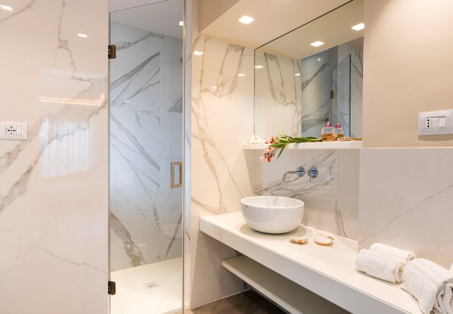 Villa in Stazzo - Lxury seafront villa with pool set in Stazzo, Sicily Villa in Stazzo - Lxury seafront villa with pool set in Stazzo, Sicily