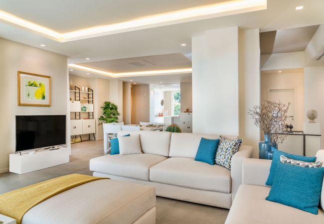 Villa in Stazzo - Lxury seafront villa with pool set in Stazzo, Sicily Villa in Stazzo - Lxury seafront villa with pool set in Stazzo, Sicily