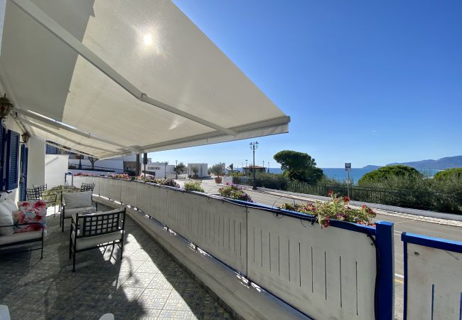 Apartment in Sperlonga - Casa with terrace overlooking the sea and parking space Apartment in Sperlonga - Casa with terrace overlooking the sea and parking space